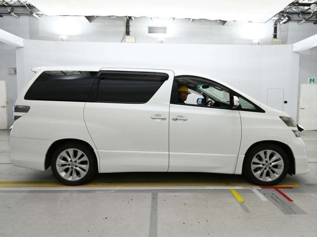 Toyota Vellfire ANH20W 3