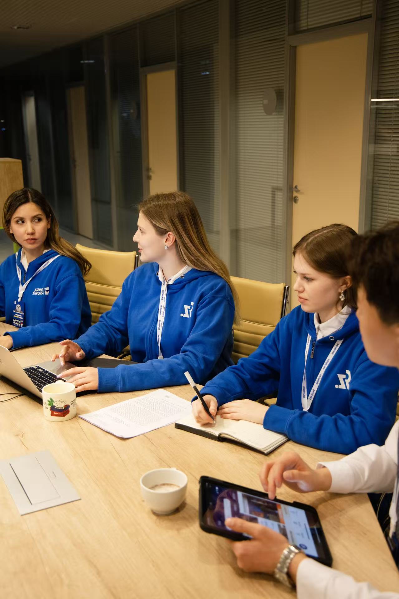 莫斯科办公室-工作人员会议研讨