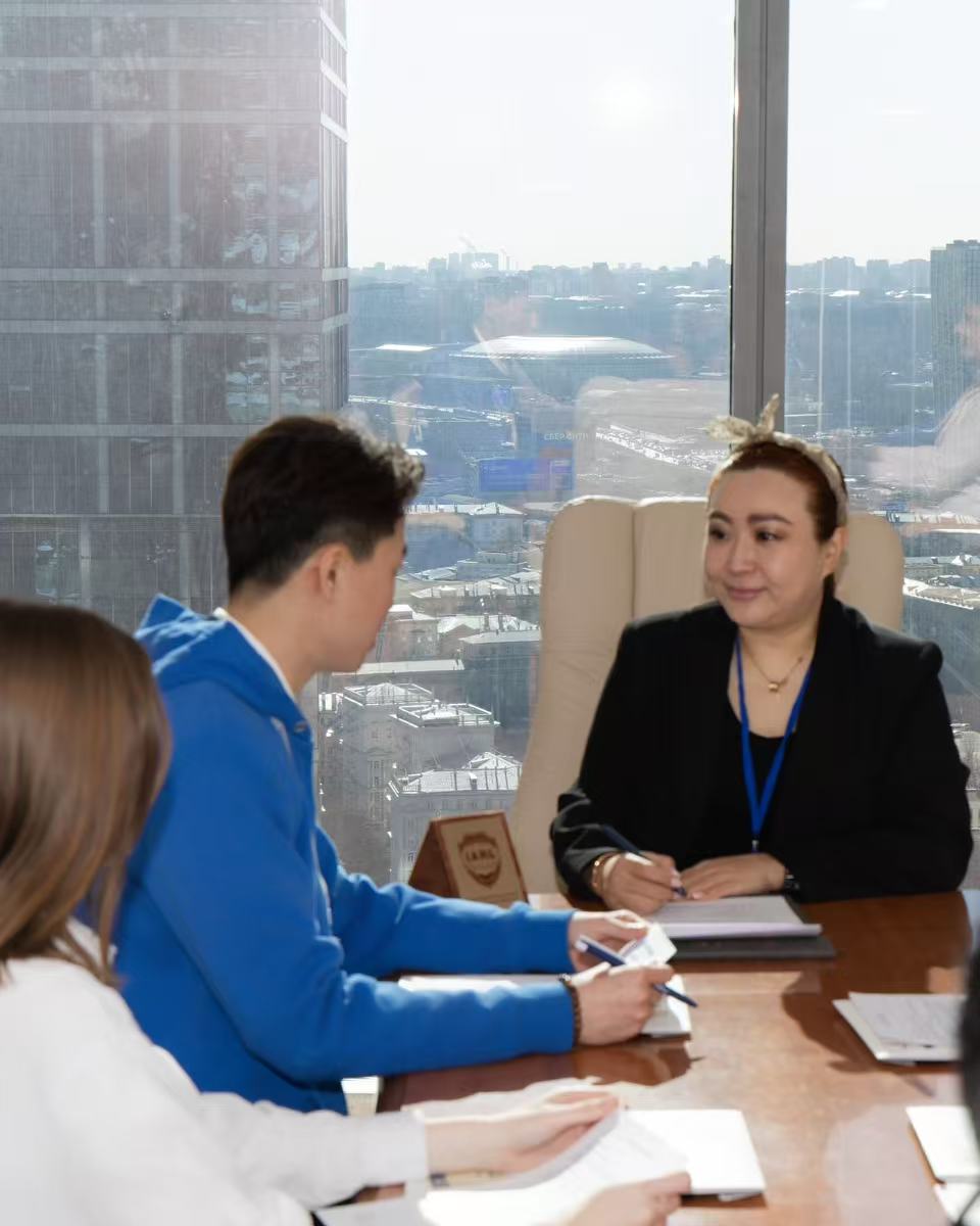 莫斯科办公室-负责人与团队交流