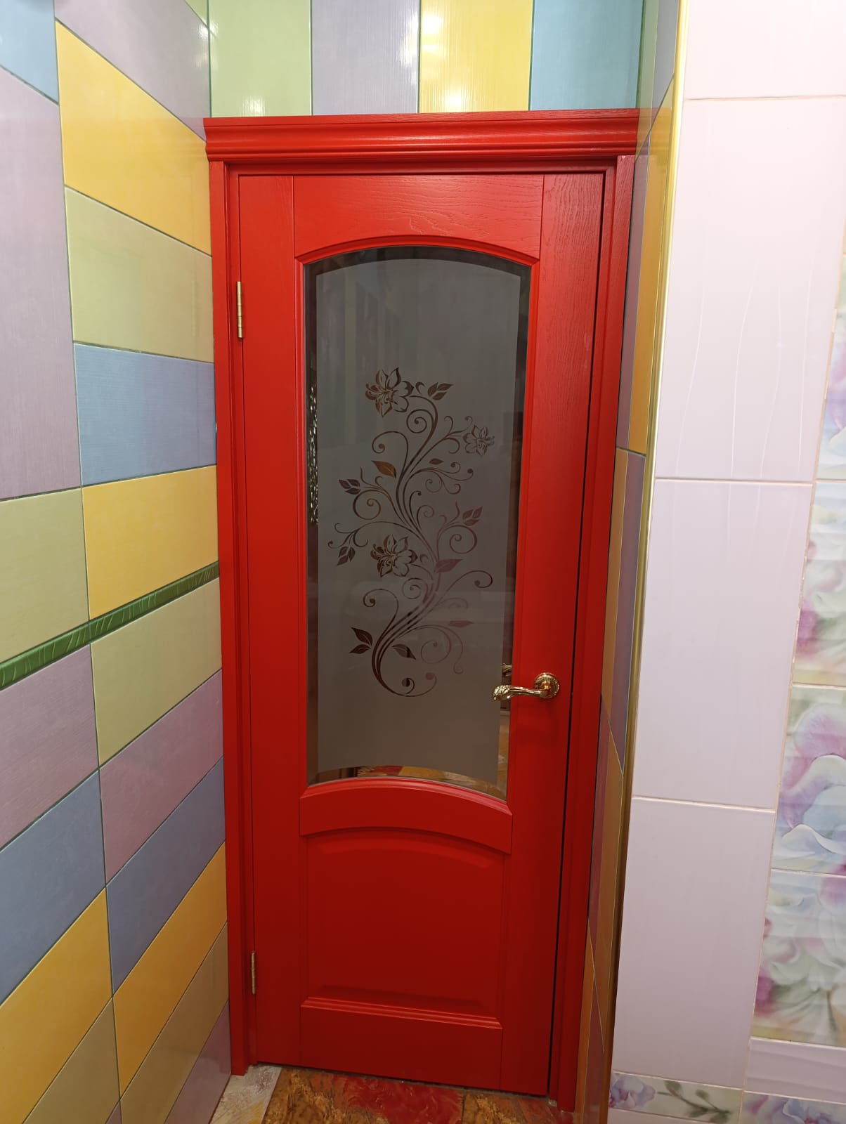Яркая Красная Межкомнатная Дверь