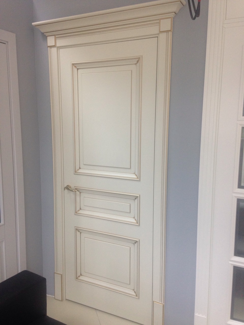 Классическая дверь с патиной