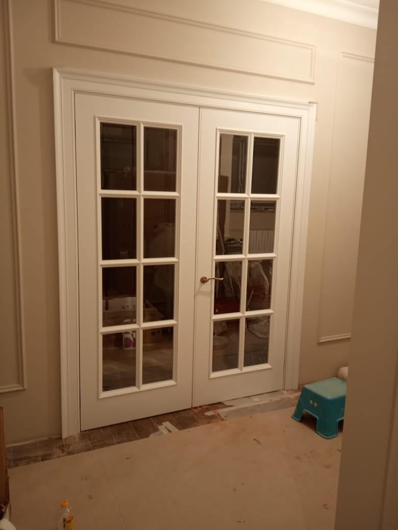 Классические белые французские двери