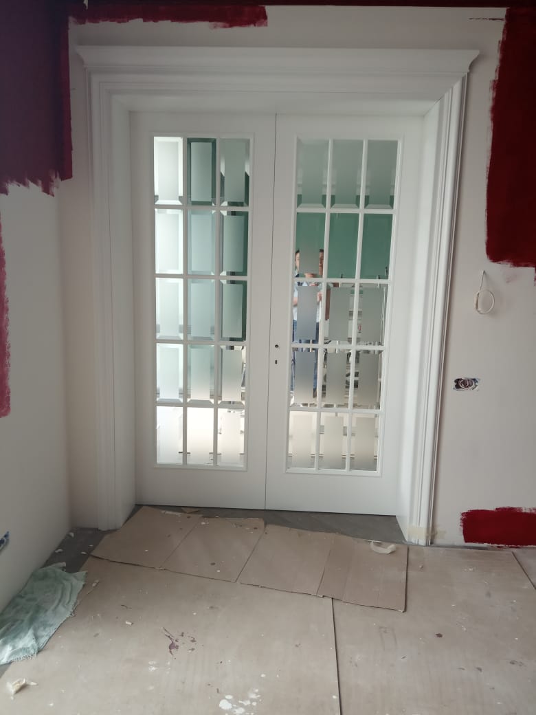 Белые двойные французские двери