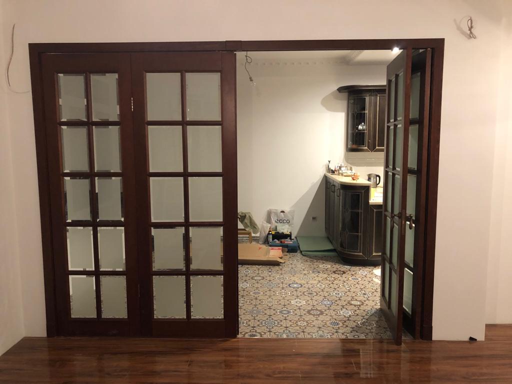 Раздвижные двери с остеклением