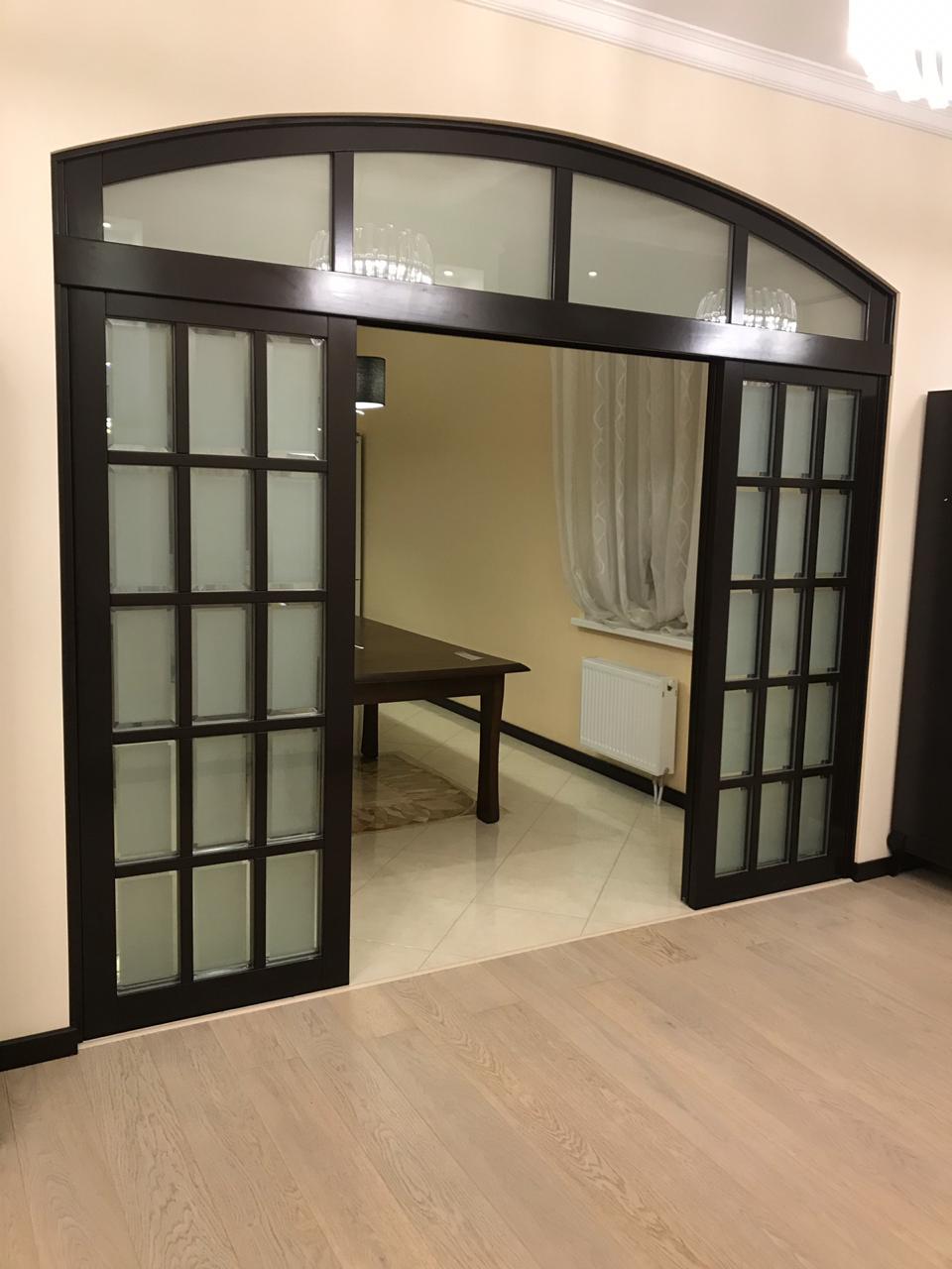 Элегантные арочные раздвижные двери