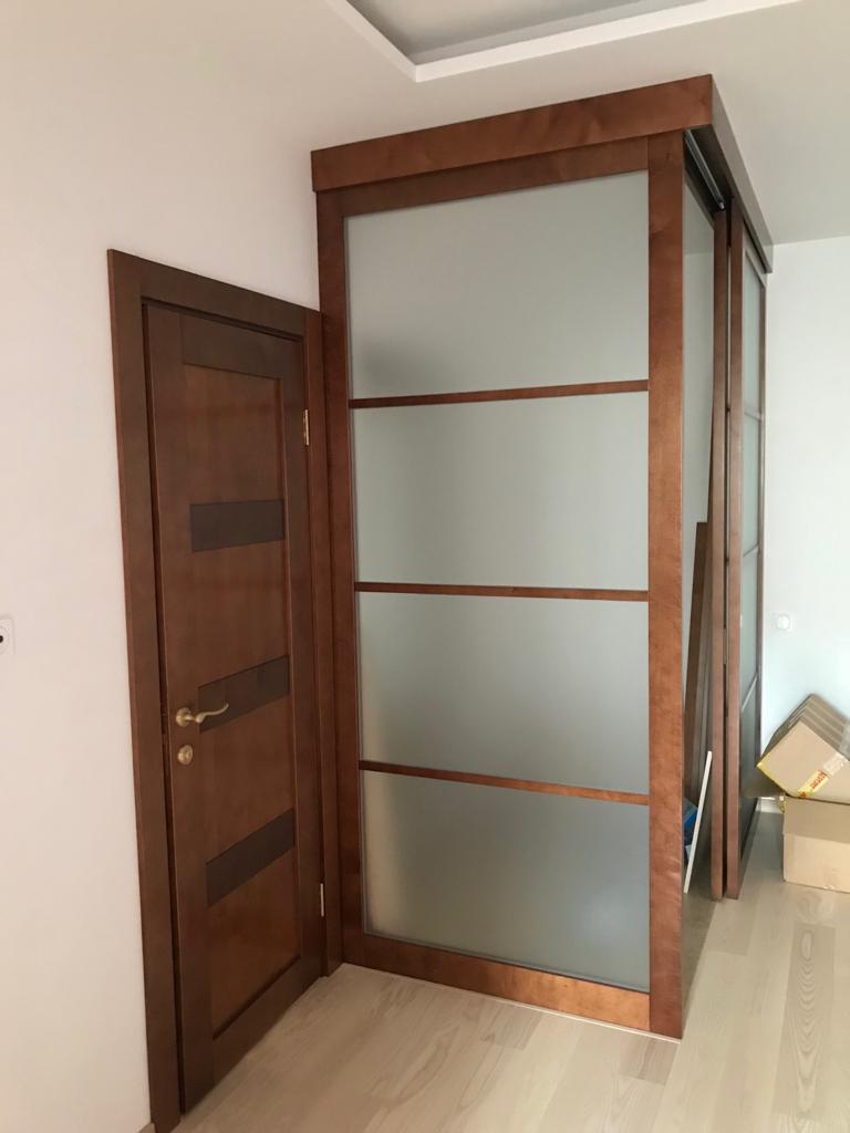 Деревянная дверь и раздвижная система