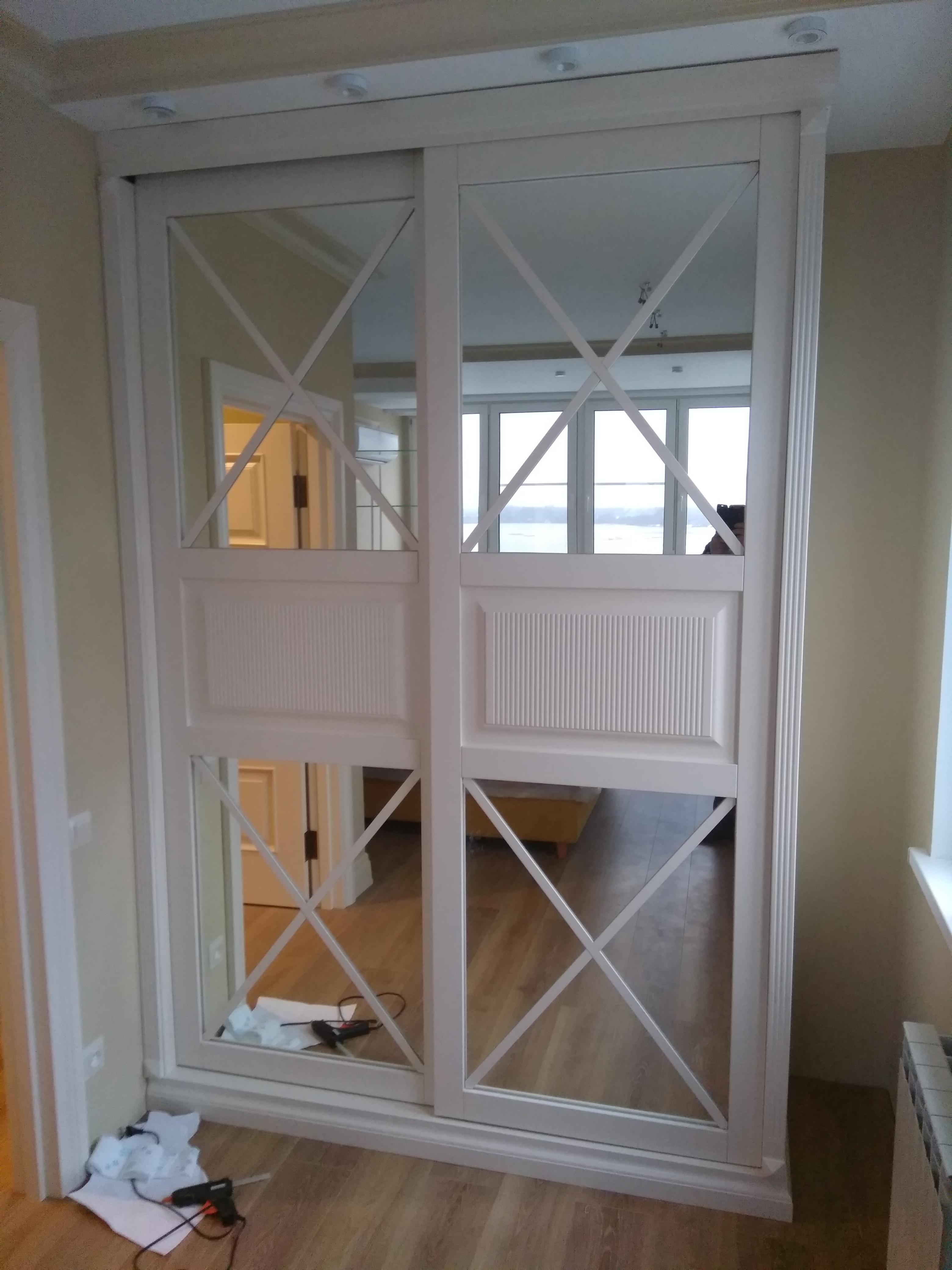 Элегантный шкаф-купе с зеркалами