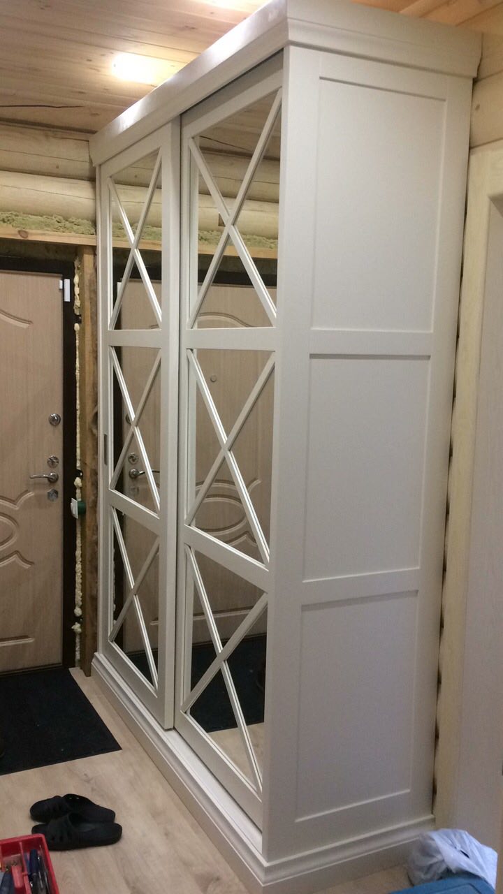 Элегантный шкаф-купе с зеркалами