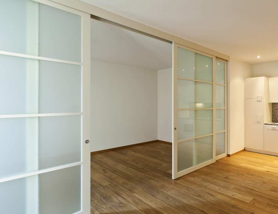 Раздвижные двери с матовым стеклом