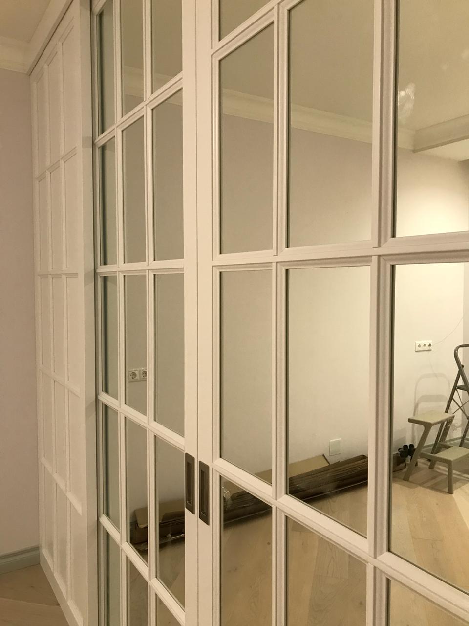 Раздвижные перегородки с остеклением