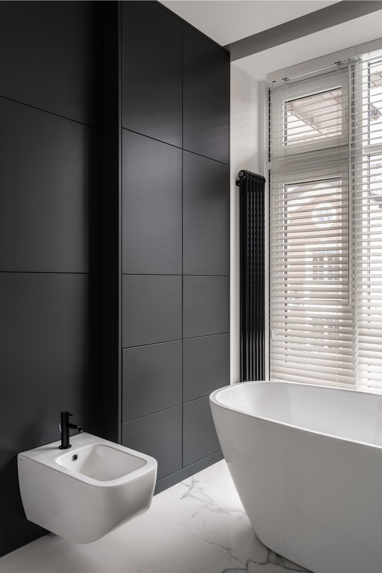 Минималистичные черные стеновые панели