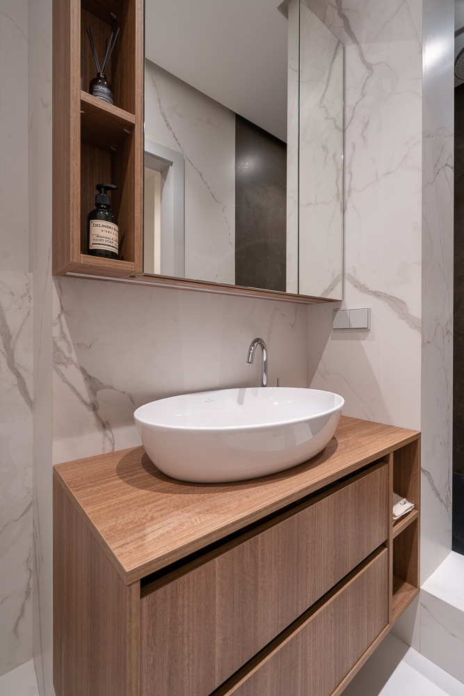 Деревянная тумба для ванной