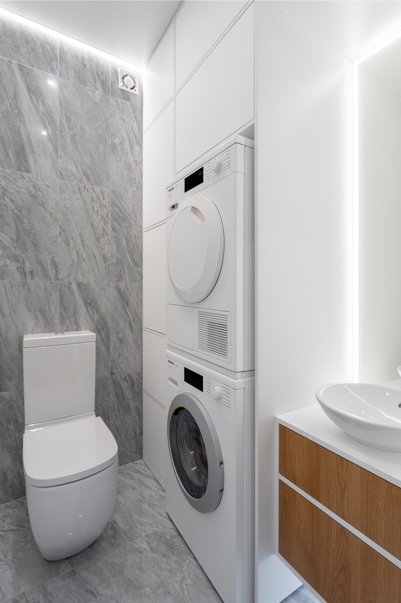 Современная прачечная в ванной