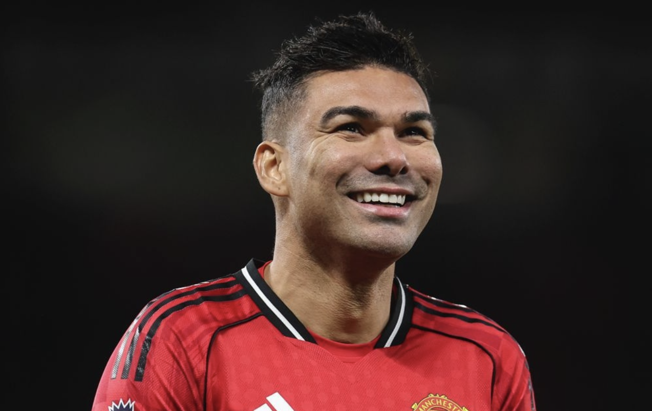 Volante da seleção brasileira anuncia saída de clube inglês