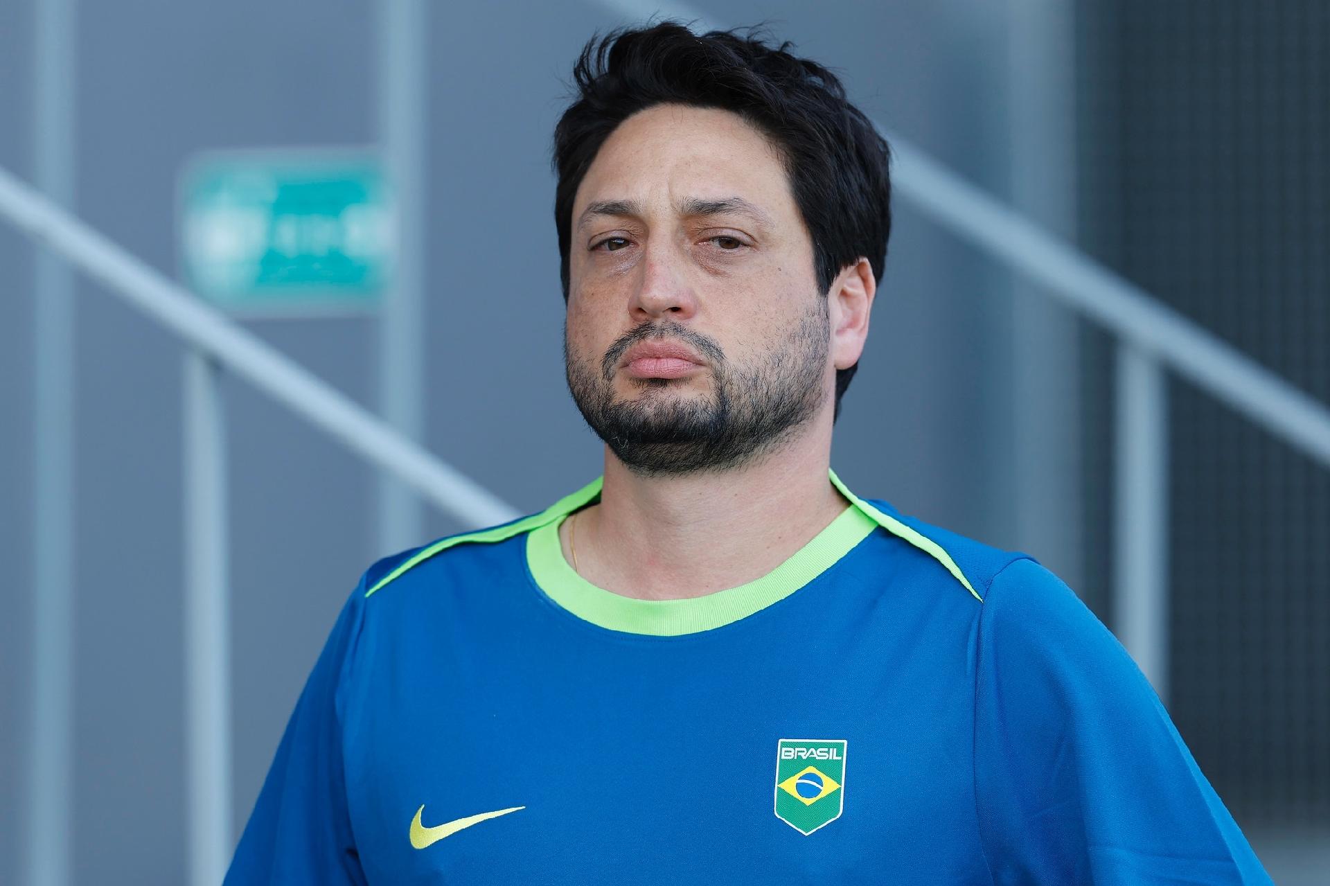 Técnico da Seleção Brasileira viaja a Londres para acompanhar Corinthians no Mundial de Clubes