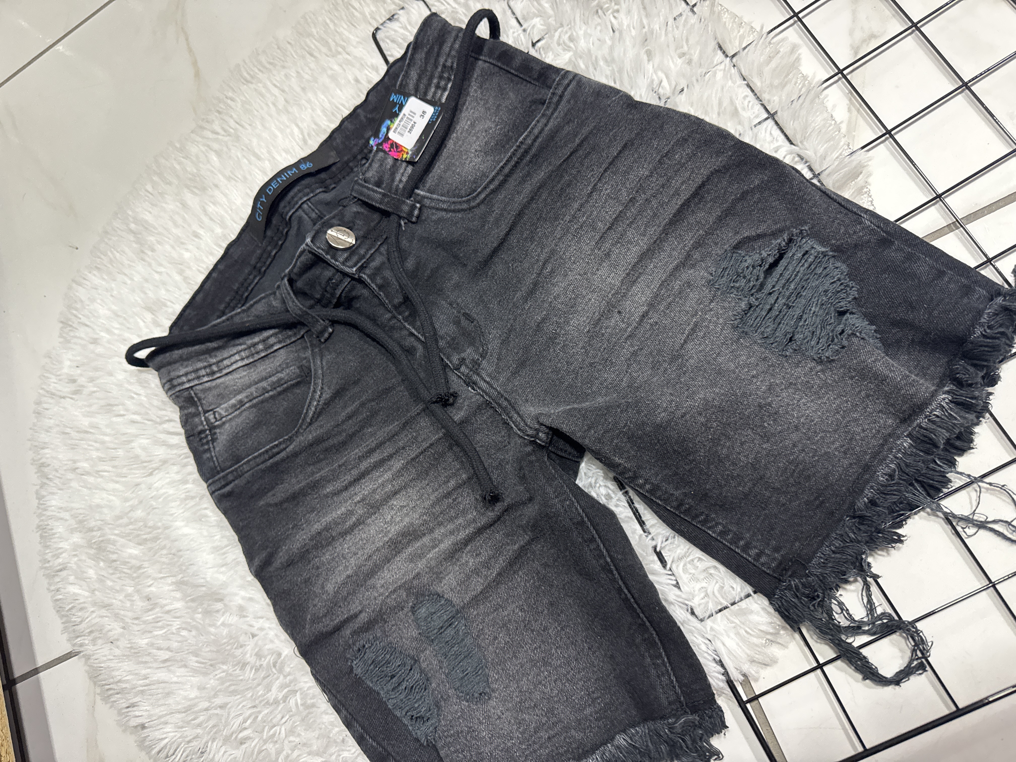 Short Jogador City Denim Preto Rasgado