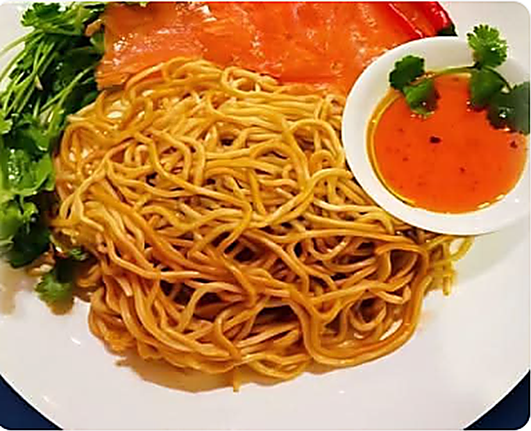 烟熏三文鱼拌面