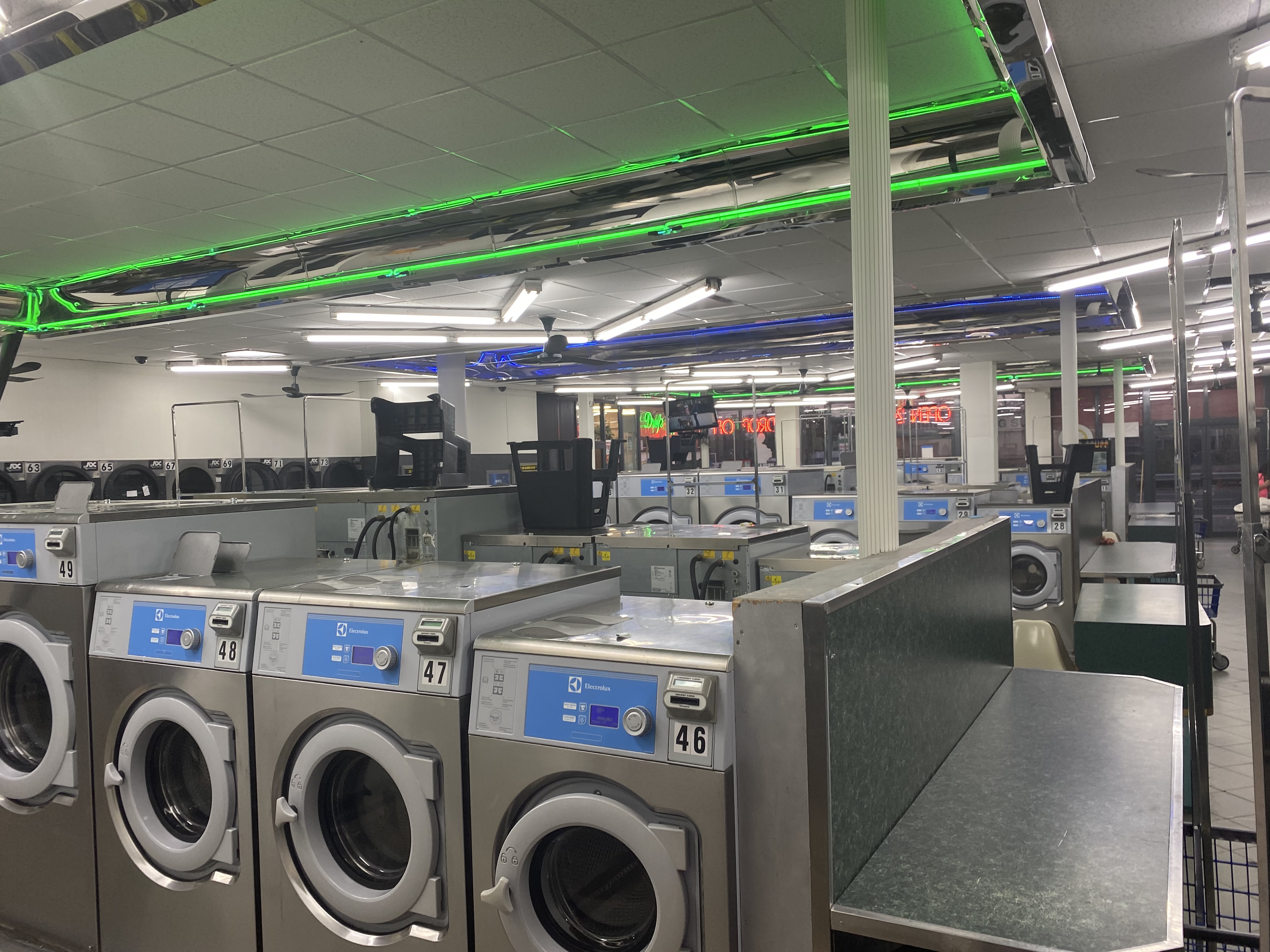 Mega Laundromat All Redone. HUGE NET!