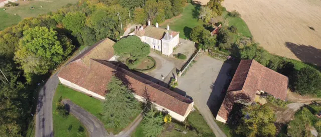 Photo de CHÂTEAU PERRON