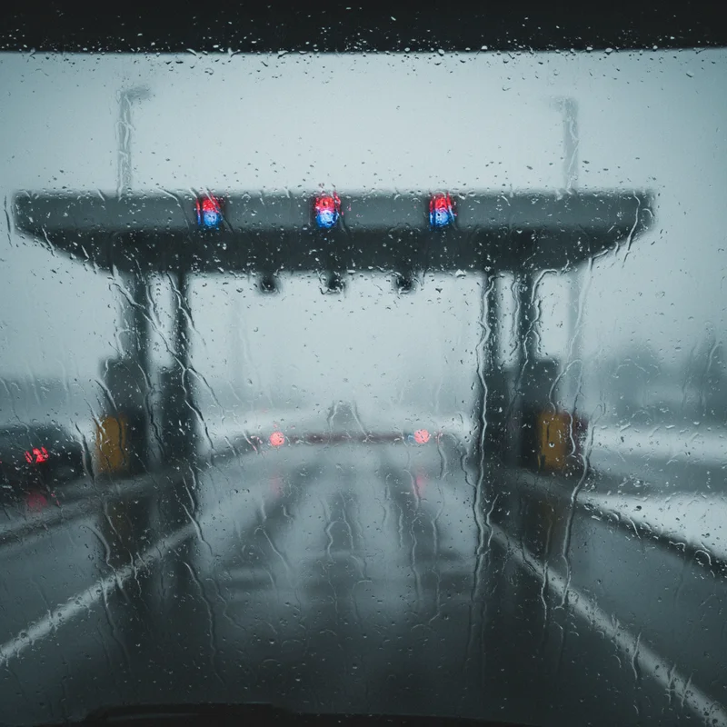 Через негоду припинено оформлення вантажних транспортних засобів на українсько-молдовському кордоні