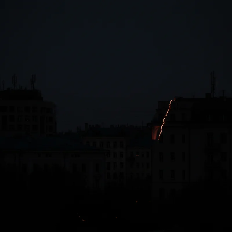 Одеса під ударом: Нічна атака РФ залишила без світла та поранила людину