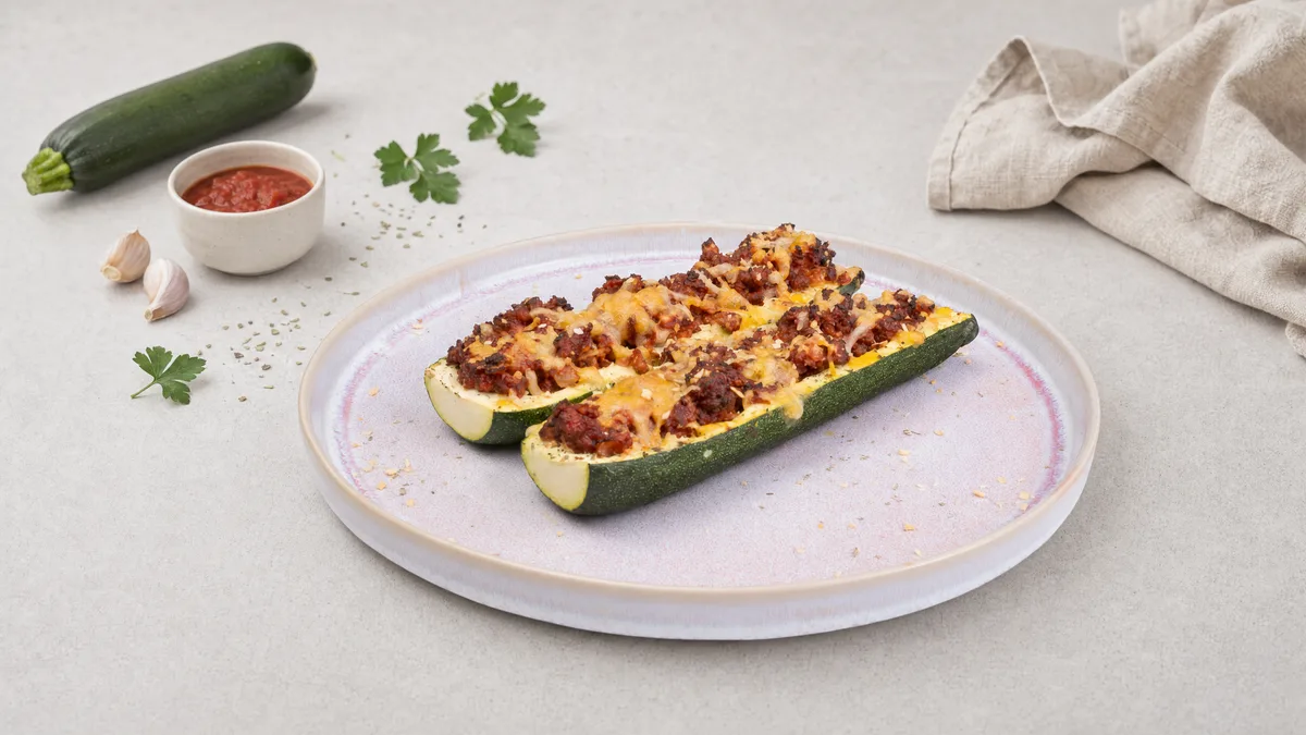 Gefüllte Airfryer Zucchini-Boote