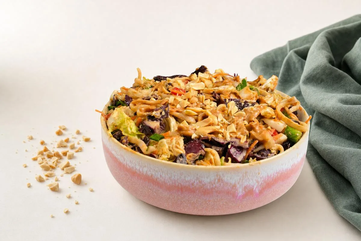 Kalter Erdnussnudelsalat