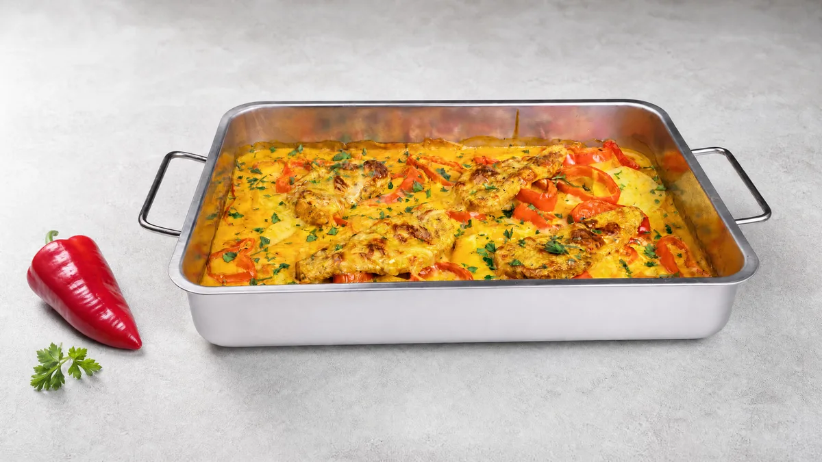 Kartoffel-Paprika-Hähnchen-Blech mit Pesto-Rosso-Sauce