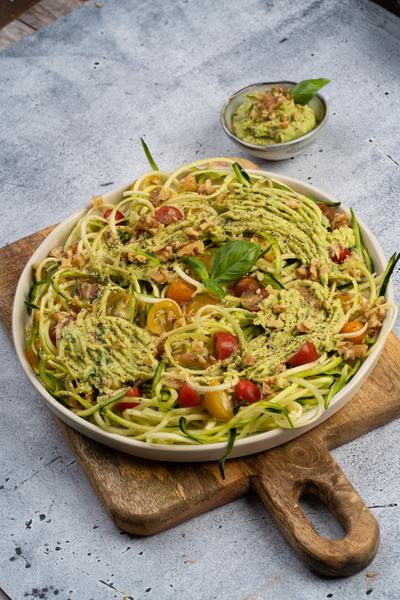 Zoodles mit Avocadocreme