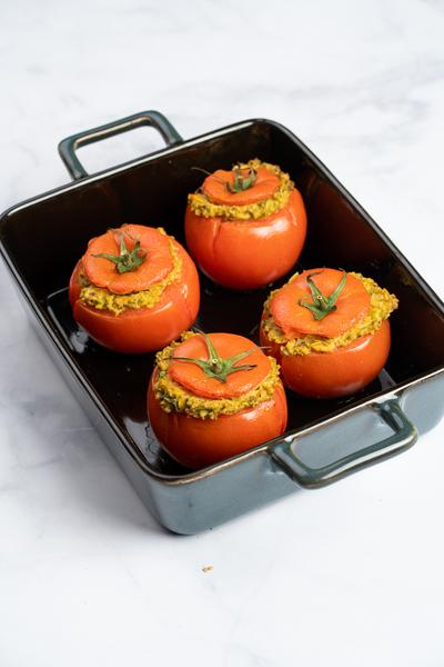 Tomaten mit Avocadofüllung