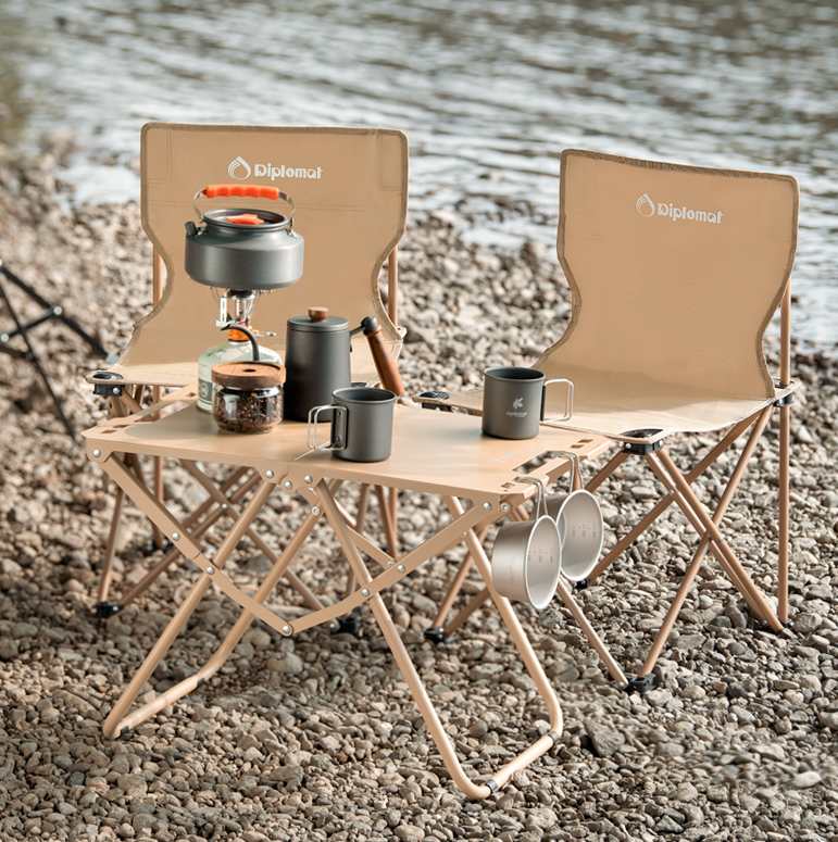 外交官战术折叠桌椅套装（1桌2椅）
DFJ-213*2+DFJ-215*1