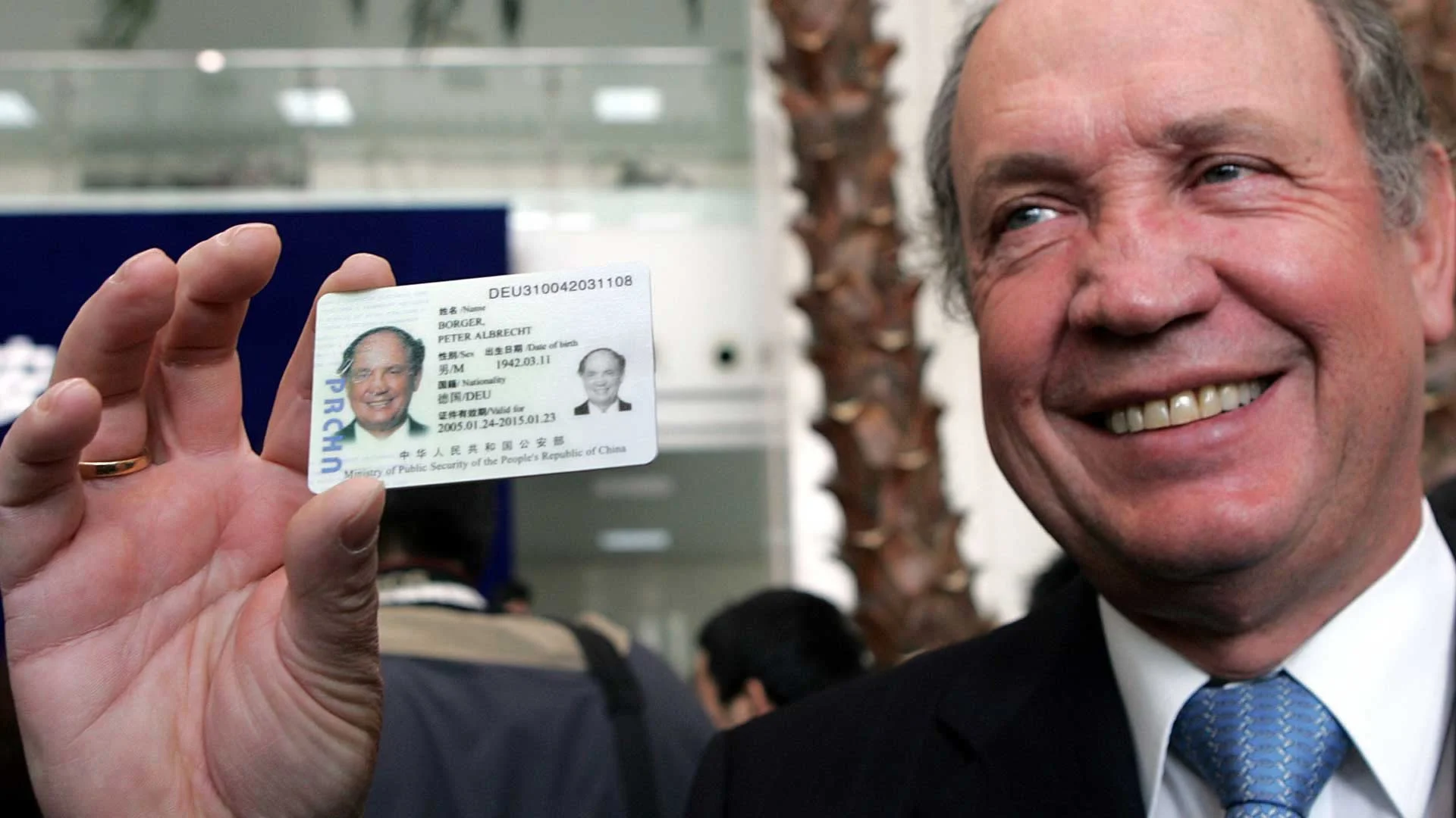 How to Get a Chinese Green Card: A Guide for Foreign Spouses