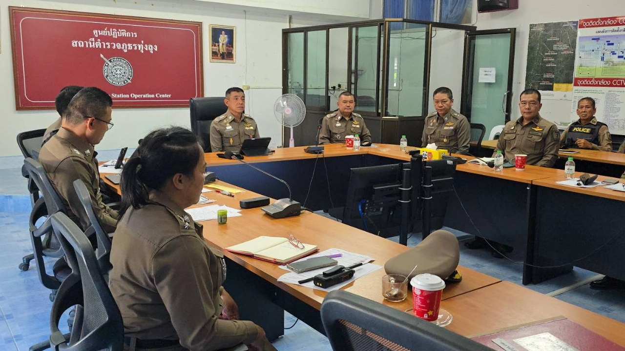 แจ้ง 3 ข้อหาหนุ่มคลั่งยิง ผอ.โรงเรียนพะตงฯ แจงปมคนร้ายชิงอาวุธปืนตำรวจไปได้