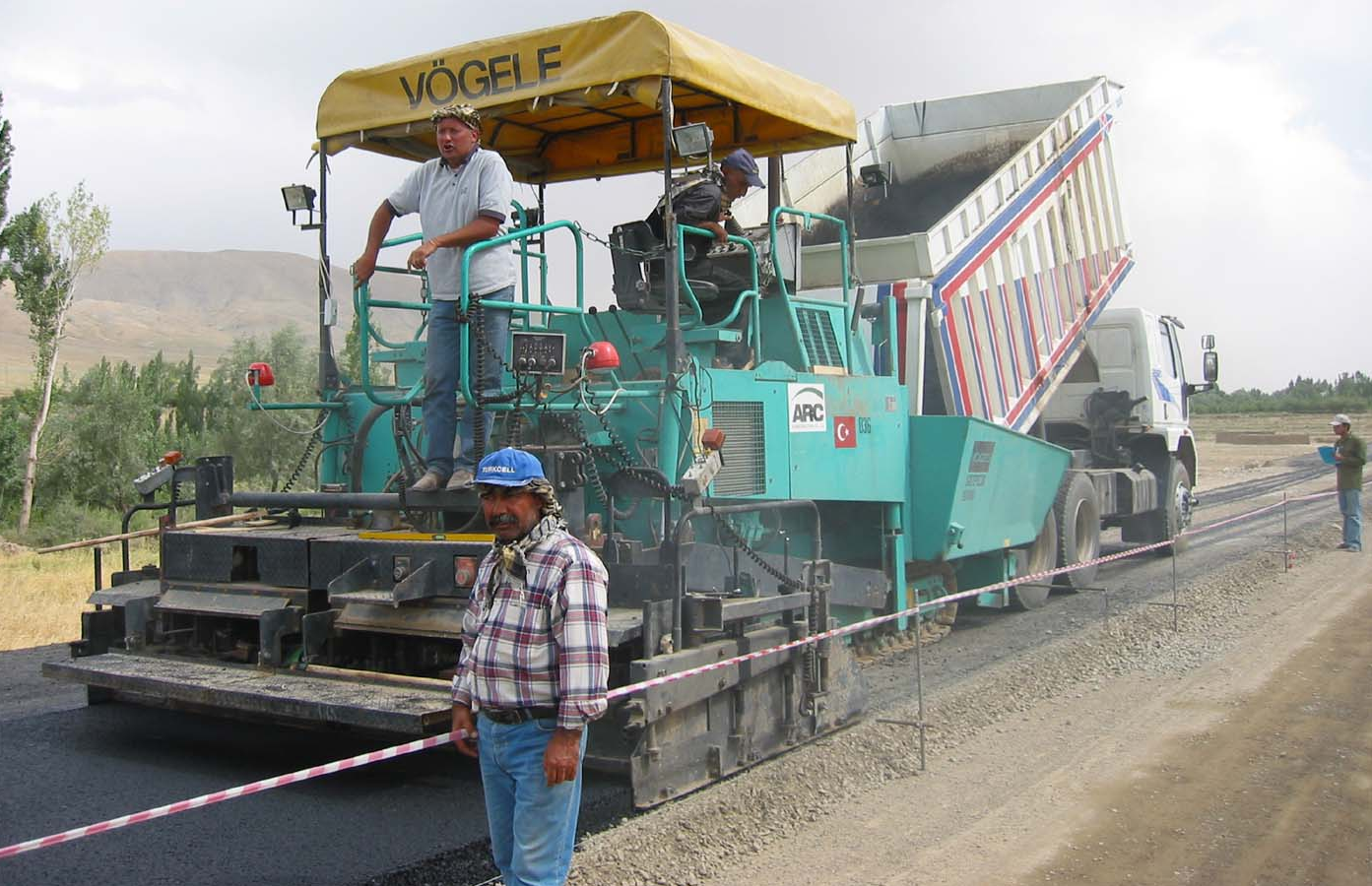 ถนนลาดยาง