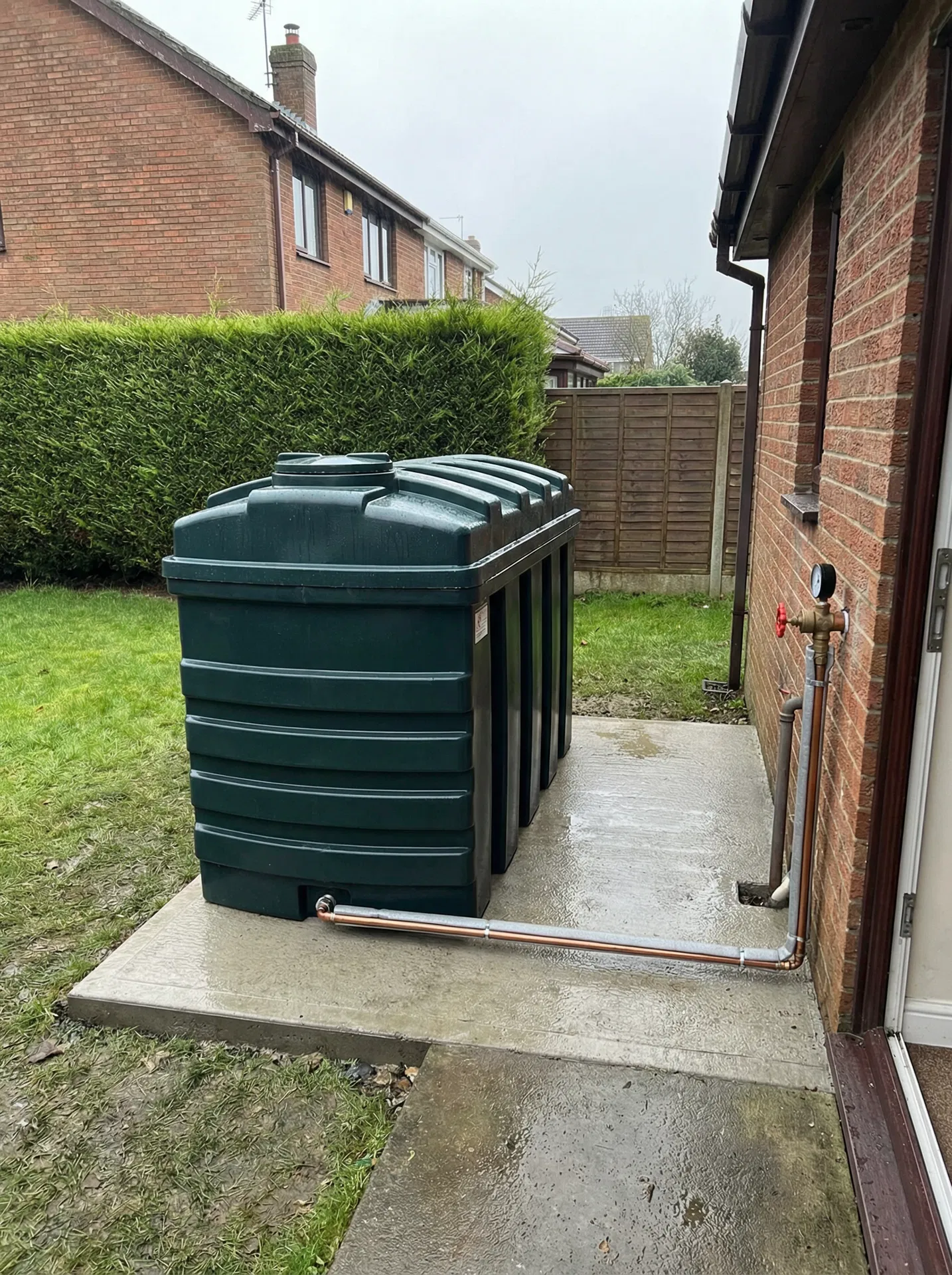 Oil tank installation