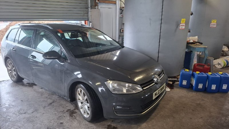 VW Golf windscreen replacement