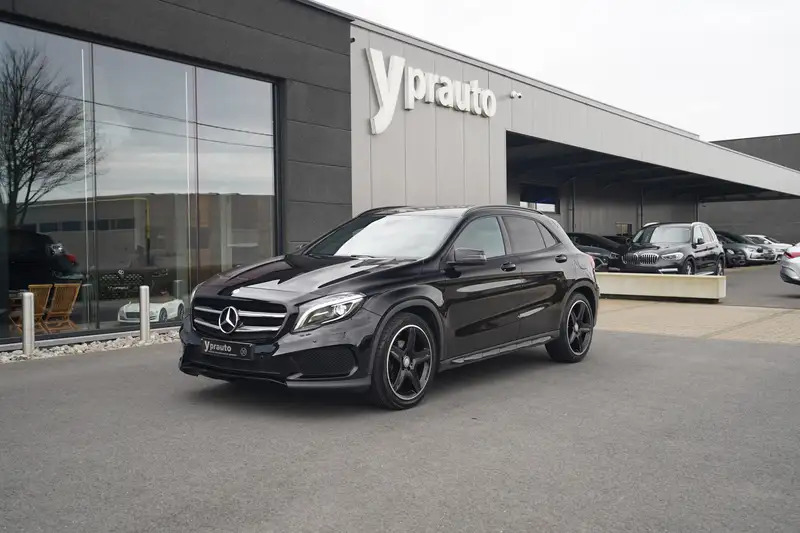 Mercedes-Benz GLA 180 GLA 180 AMG Styling Camera 19"Alu Cruise Led Xenon