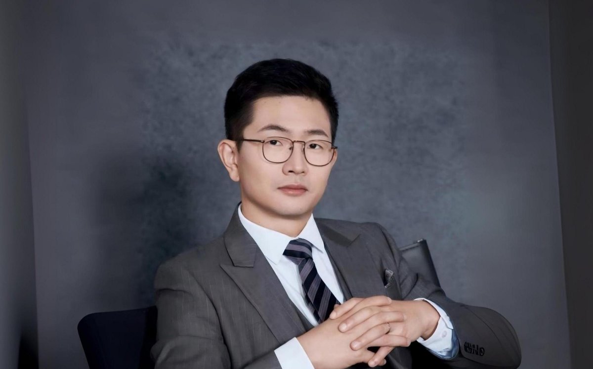 刘航：从金融精英到中新桥梁的家族办公室开拓者