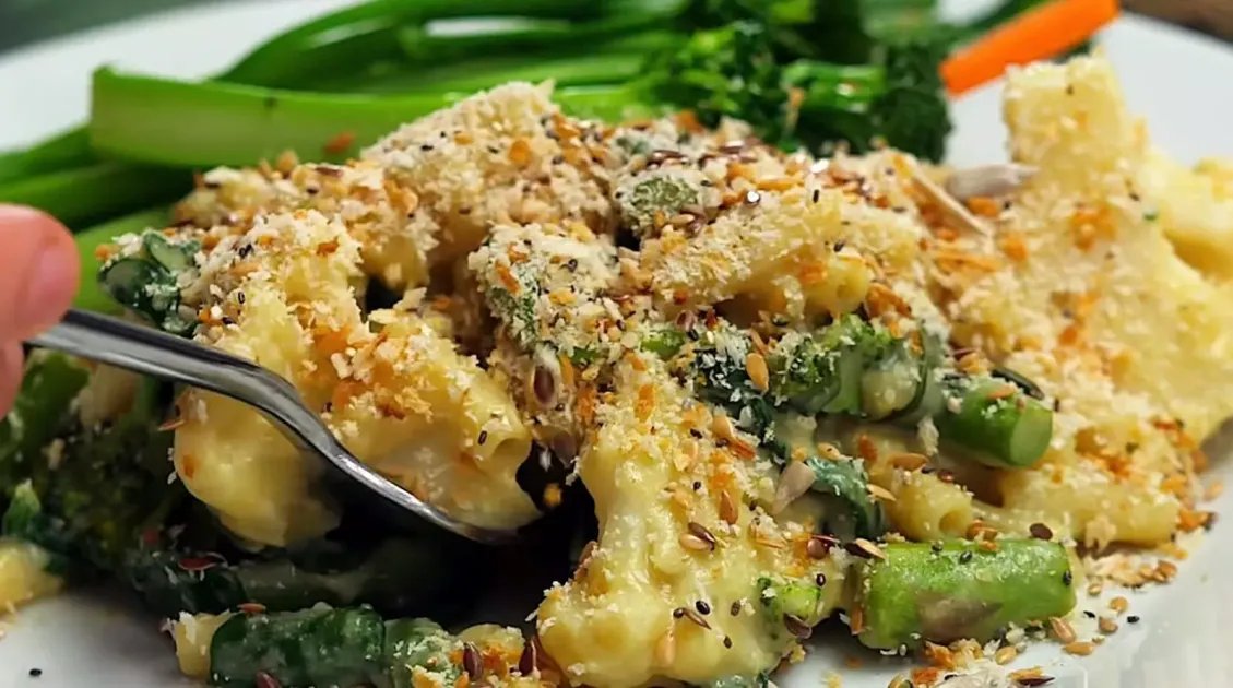 15 Minute Healthy Mac and Greens