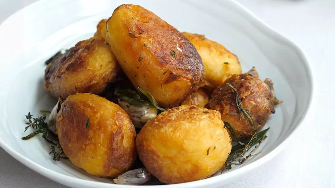 Perfectly Crisp Roast Potatoes — a plant-based British recipe by BOSH!