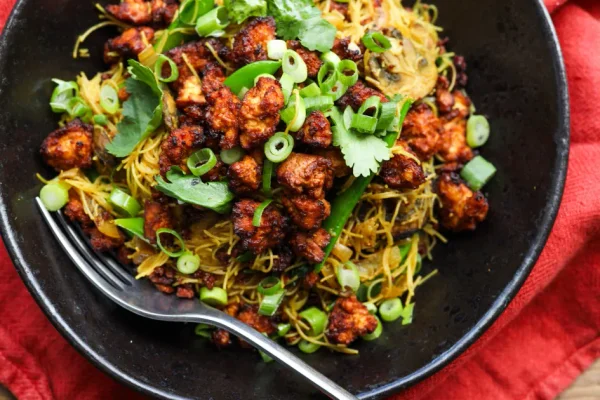 Singapore Noodles with Crispy Tofu Mince 