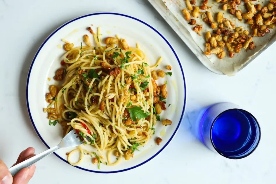 Spaghetti aglio e olio with Cannellini Croutons — a plant-based Italian recipe by BOSH!