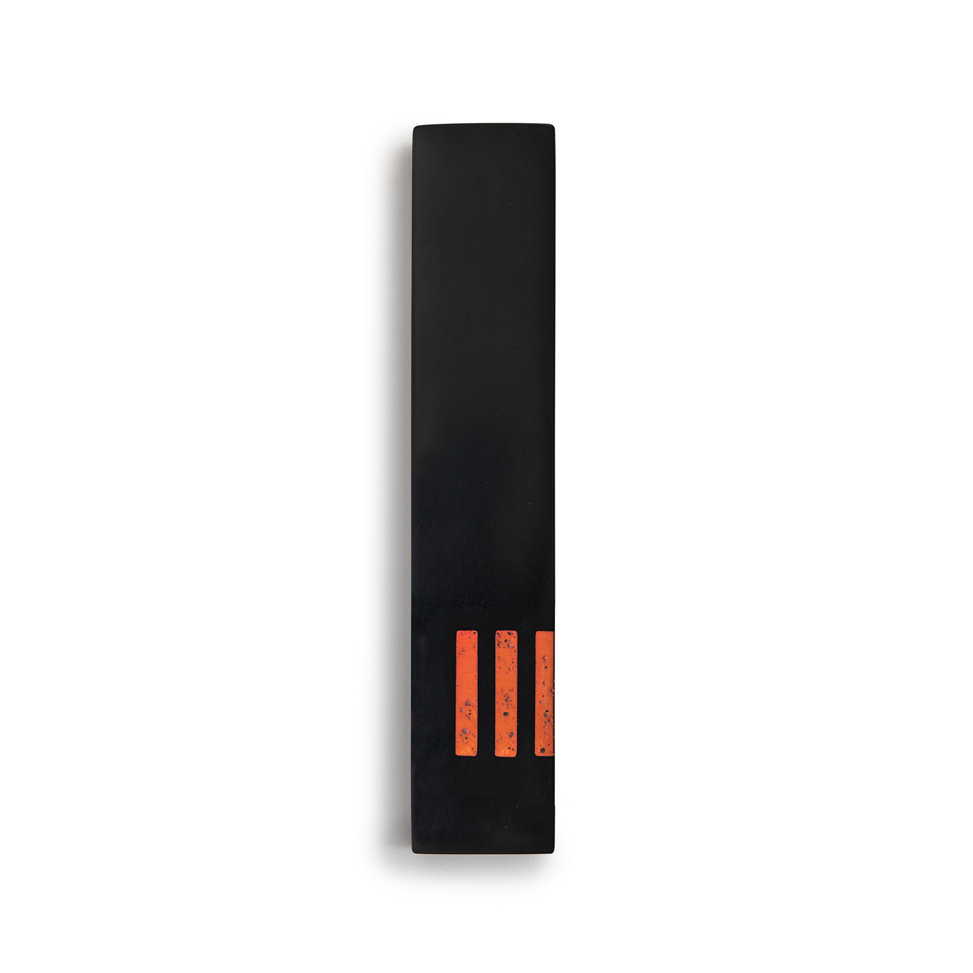 Mézouza Noir Étroite | Shin Orange Côté