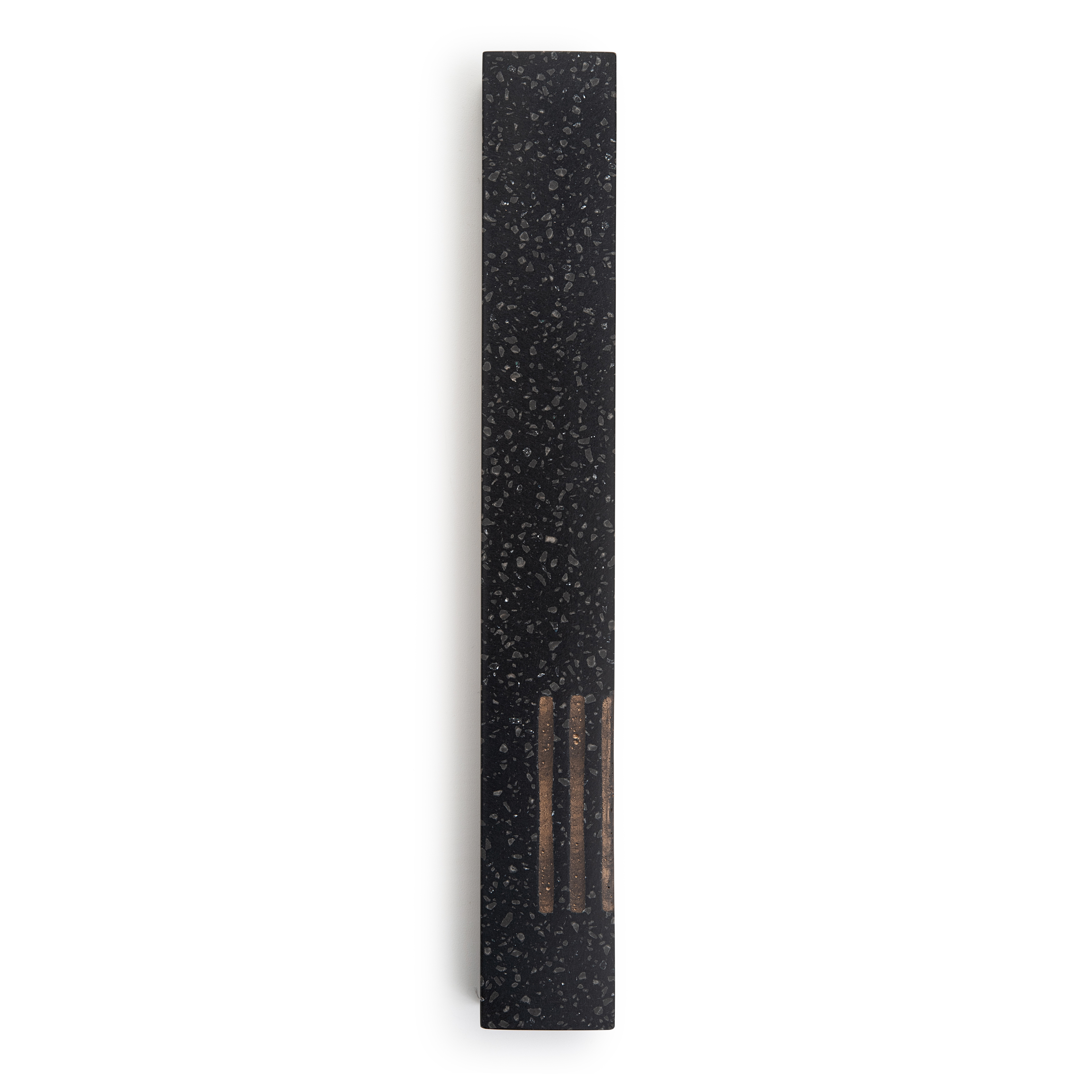 Mezuzah Grande | Terrazzo Noir | Shin en Cuivre sur le Côté