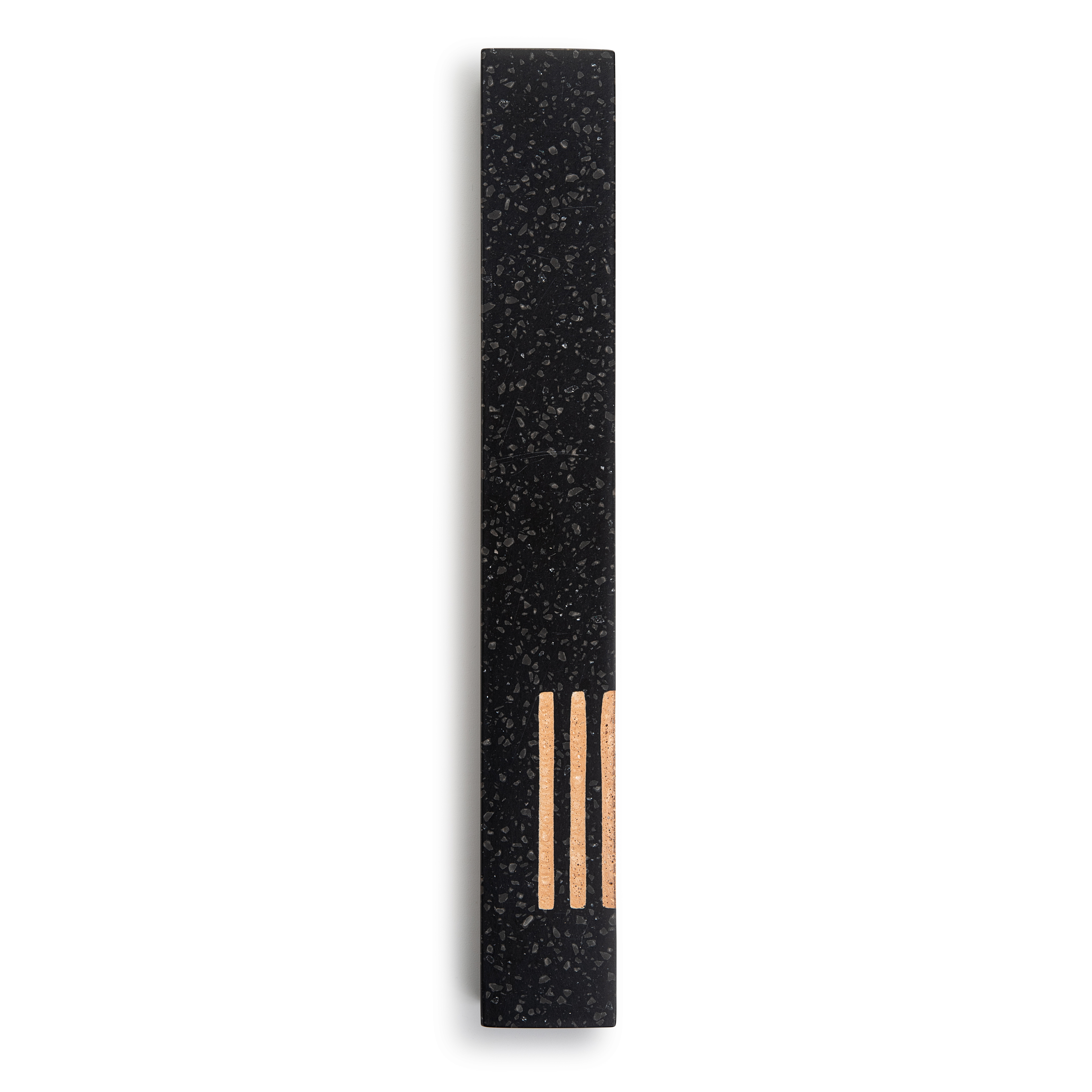 Mézouza Grande | Noir Terrazzo | Shin Champagne Côté