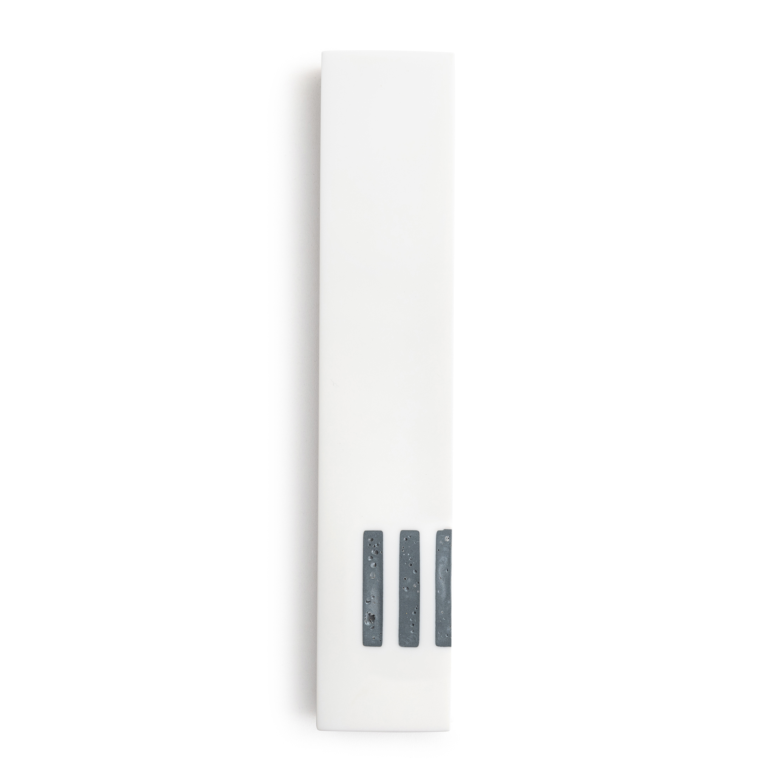 MEZUZAH Blanc Étroite | Shin Gris Côté