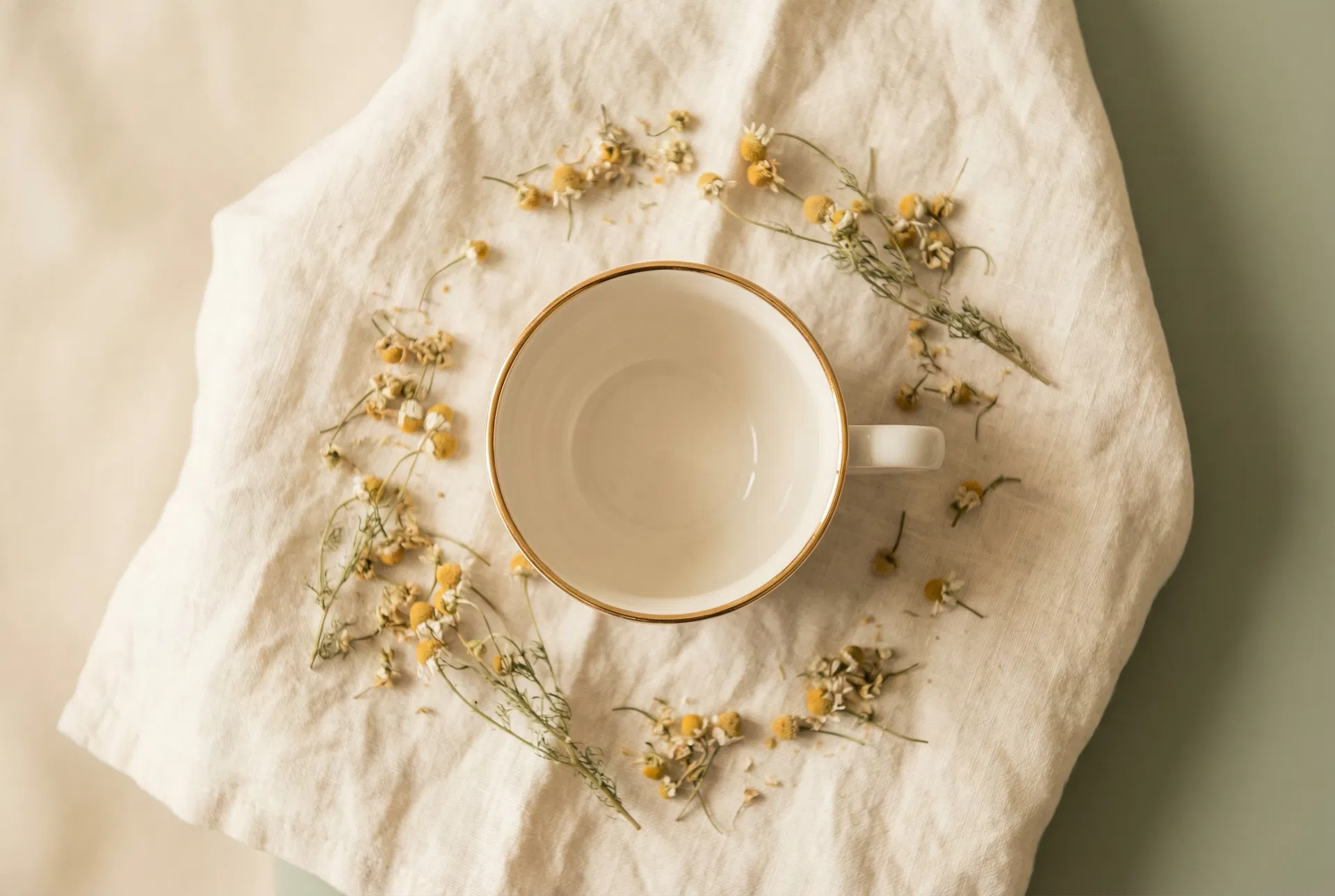 The 5 Best Herbal Teas for Sleep in the UK (2025 Guide)