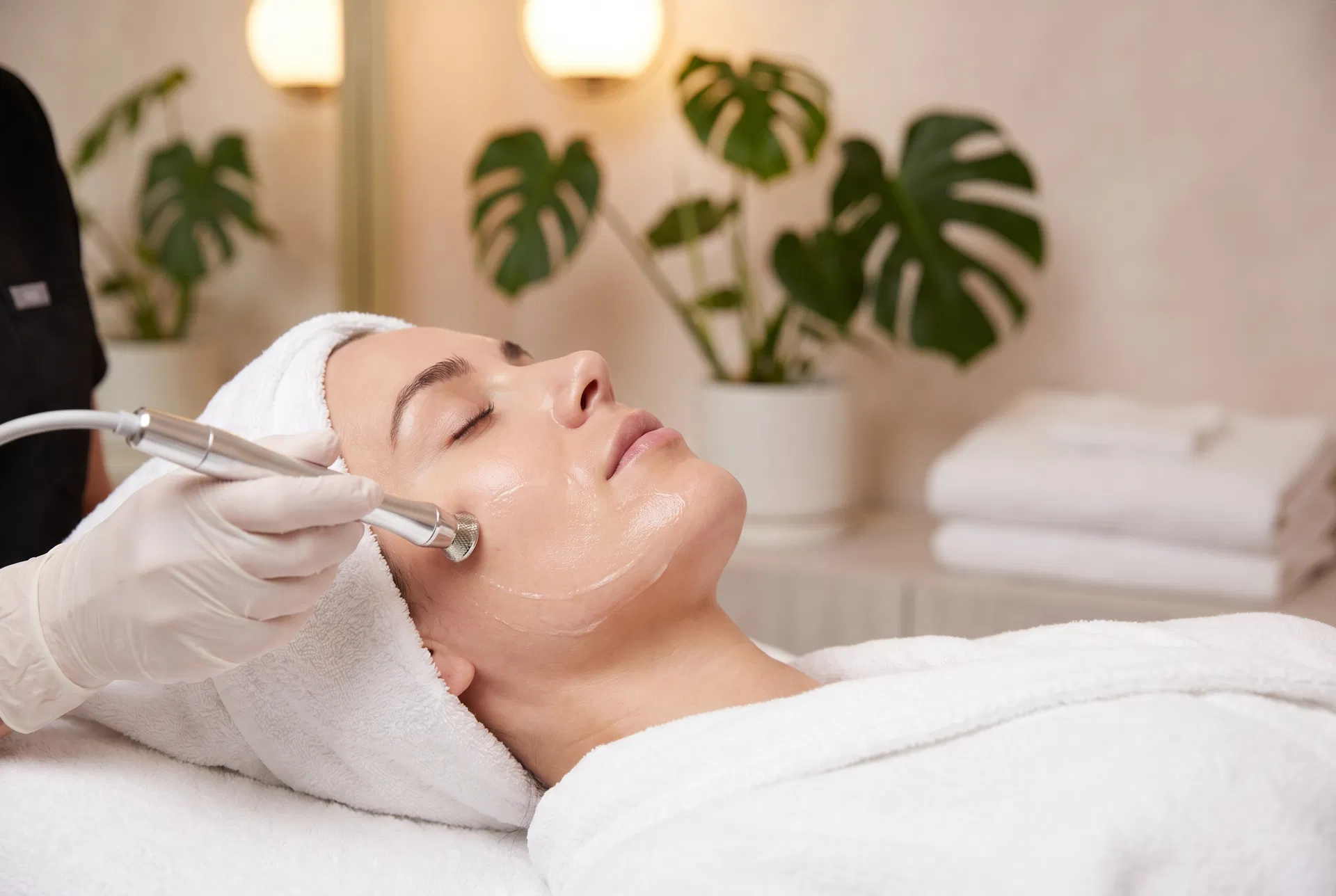 DiamondGlow for Dry Skin in Austin: What It Does, Who It's For, and What to Expect
