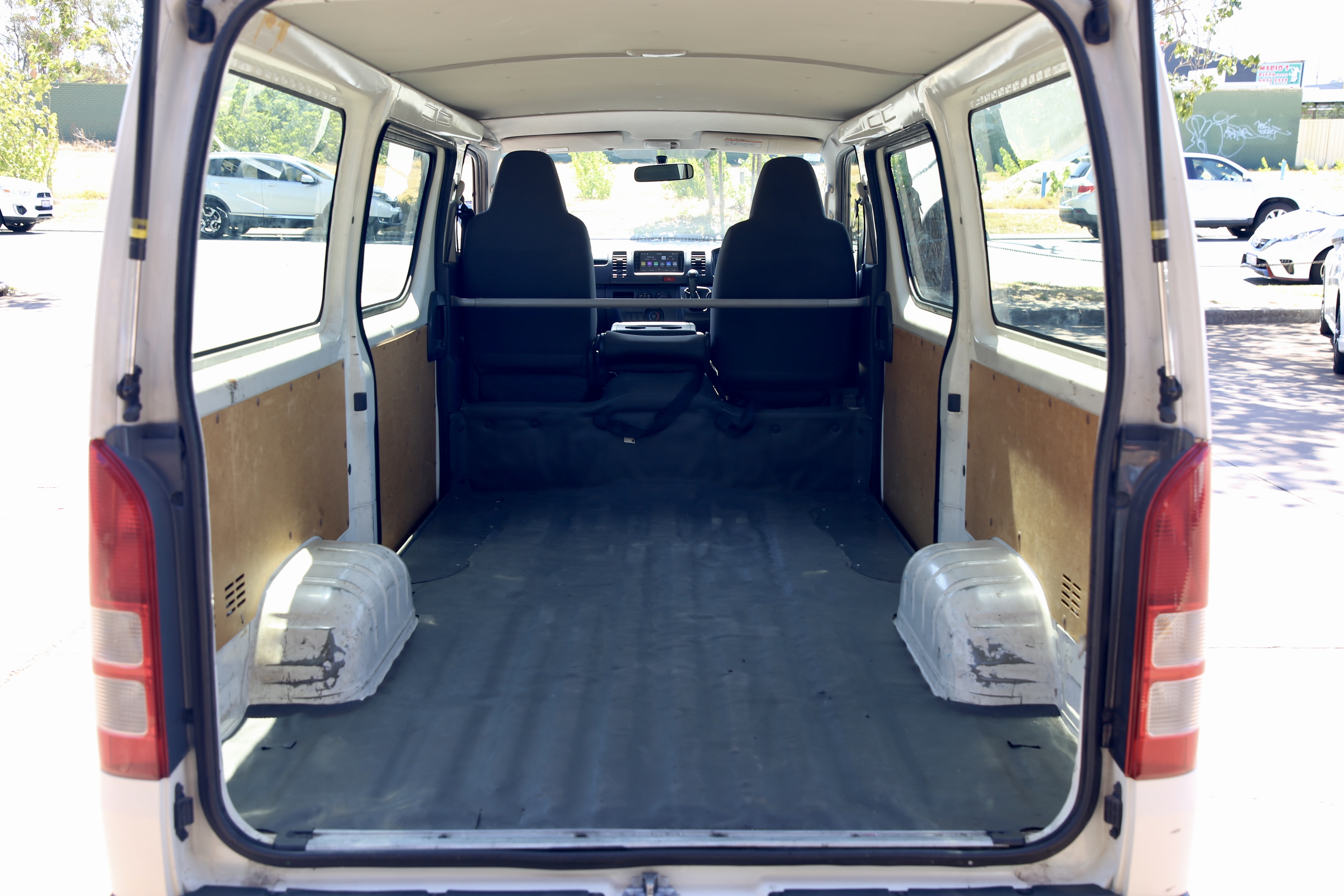 Toyota Hiace (Petrol)