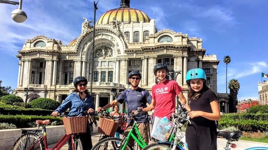 Sunday Cycling on Paseo de la Reforma